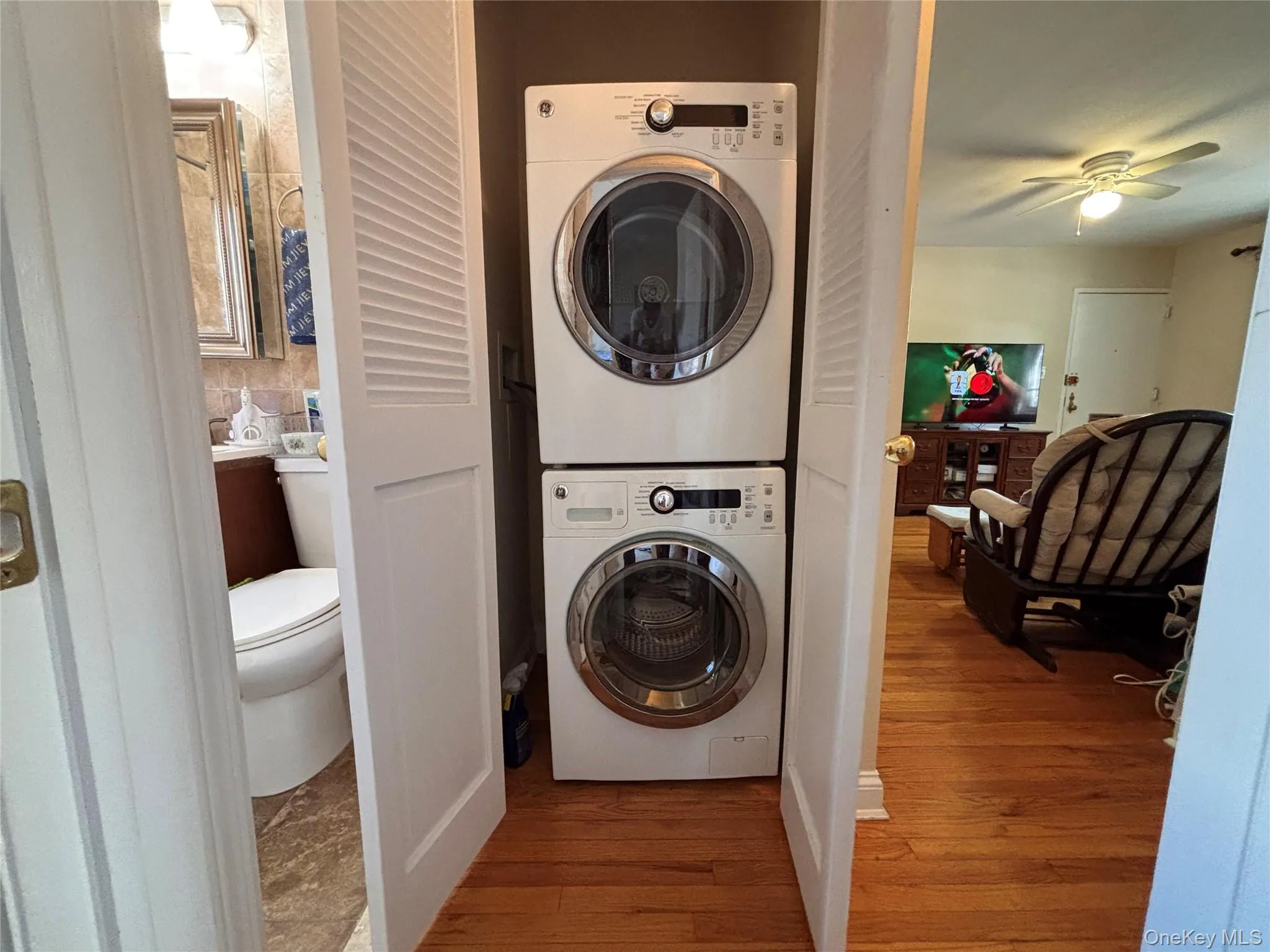 224-14 Hillside Avenue, New York, NY, 2 Bedrooms Bedrooms, 4 Rooms Rooms,1 BathroomBathrooms,Residential,For Rent,Hillside,0,1020775 224-14 Hillside Avenue, New York, NY, 2 Bedrooms Bedrooms, 4 Rooms Rooms,1 BathroomBathrooms,Residential,For Rent,Hillside,0,1020775