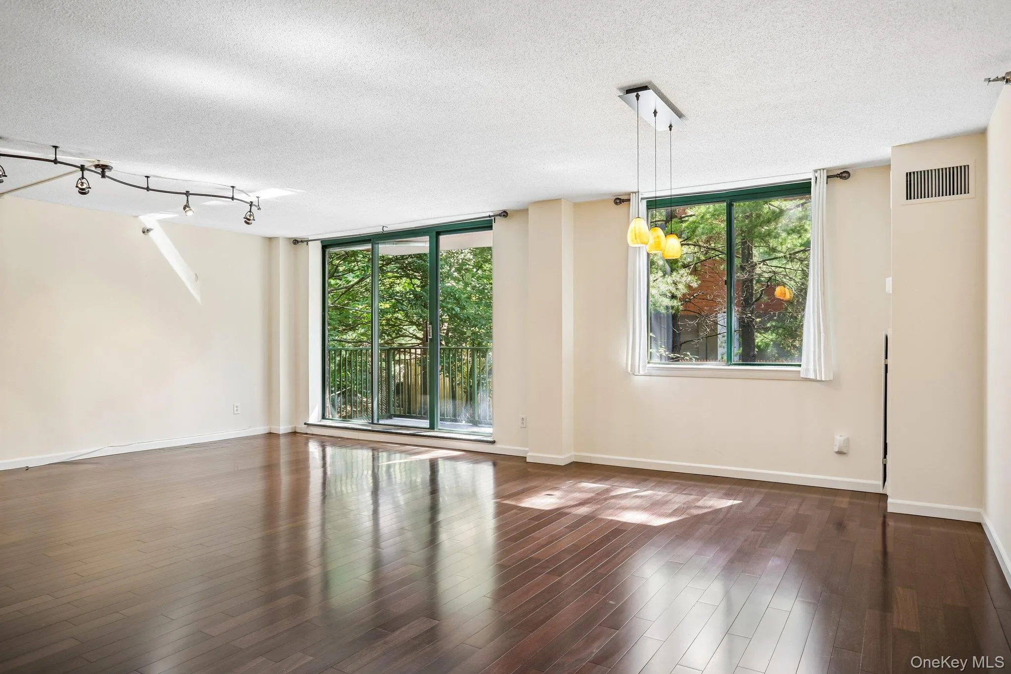 Sliding glass door to private terrace Sliding glass door to private terrace