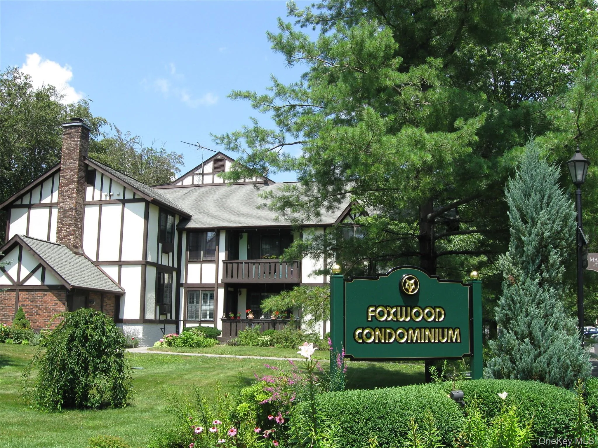 Foxwood Condominium Pleasantville .. Meticulously Kept Grounds .. Mature Trees and Beautiful Plantings .. Intersection of Foxwood Drive and Manville Lane. Foxwood Condominium Pleasantville .. Meticulously Kept Grounds .. Mature Trees and Beautiful Plantings .. Intersection of Foxwood Drive and Manville Lane.