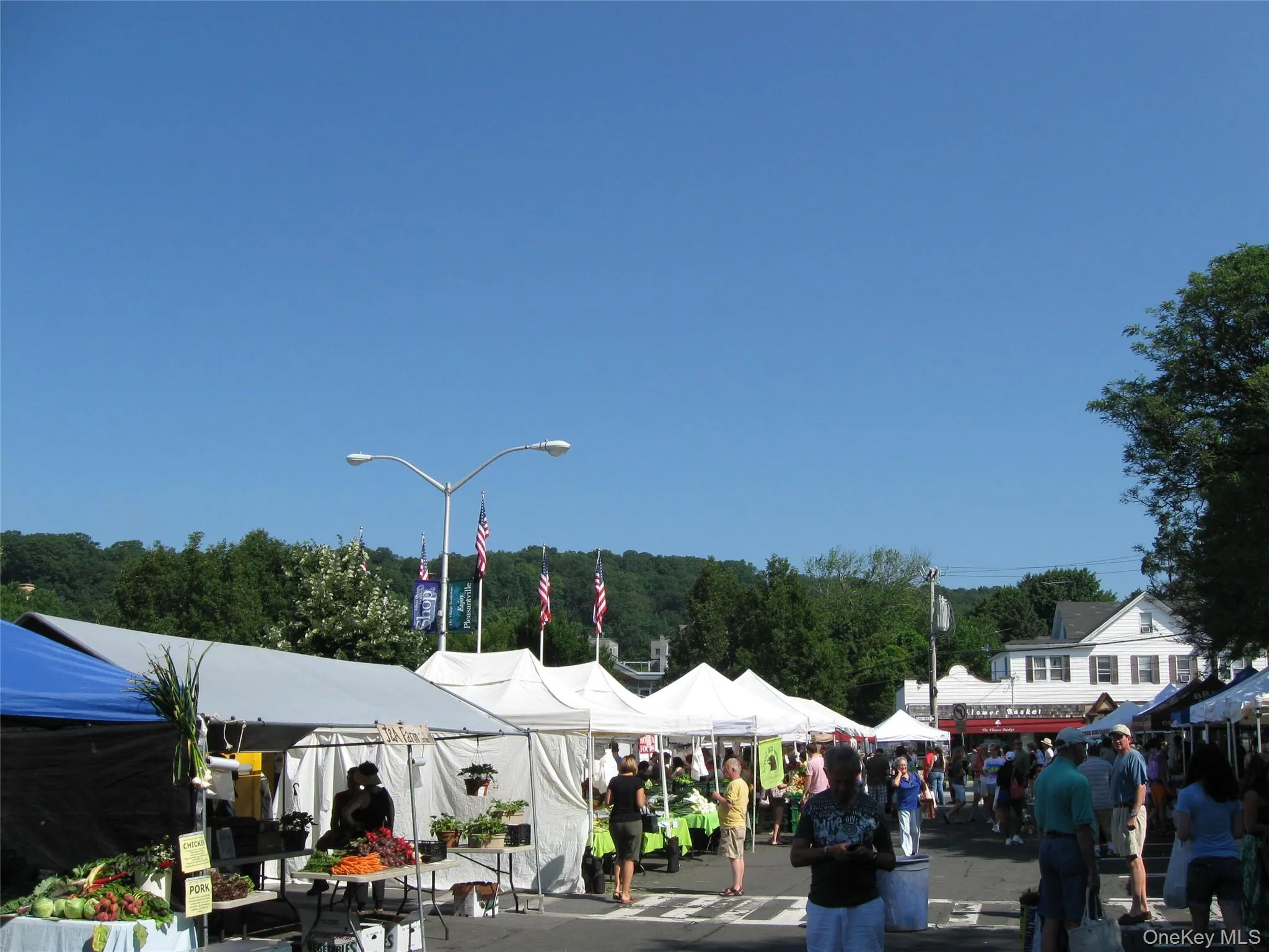 Farmers Market .. " Memorial Plaza ". Farmers Market .. " Memorial Plaza ".