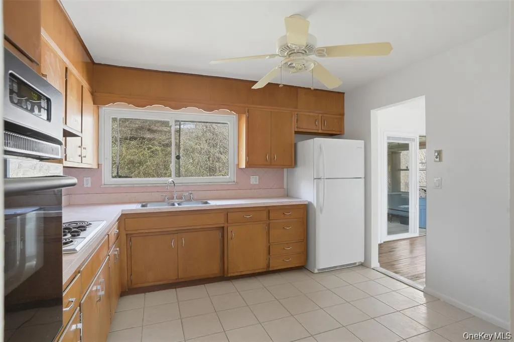 26 Lauretta Drive, Lloyd, NY, 4 Bedrooms Bedrooms, 10 Rooms Rooms,2 BathroomsBathrooms,Residential,For Rent,Lauretta,0,1020784 26 Lauretta Drive, Lloyd, NY, 4 Bedrooms Bedrooms, 10 Rooms Rooms,2 BathroomsBathrooms,Residential,For Rent,Lauretta,0,1020784