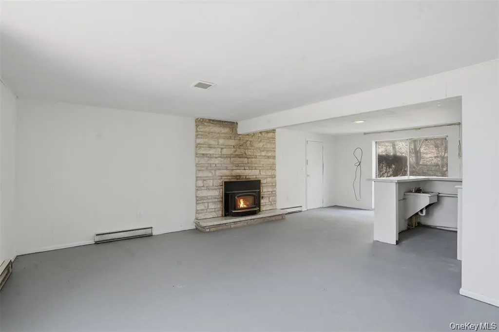 26 Lauretta Drive, Lloyd, NY, 4 Bedrooms Bedrooms, 10 Rooms Rooms,2 BathroomsBathrooms,Residential,For Rent,Lauretta,0,1020784 26 Lauretta Drive, Lloyd, NY, 4 Bedrooms Bedrooms, 10 Rooms Rooms,2 BathroomsBathrooms,Residential,For Rent,Lauretta,0,1020784