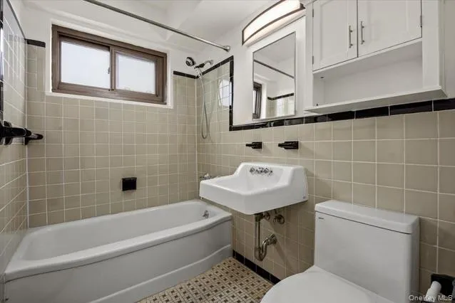 21-36 33rd Road, New York, NY, 1 Bedroom Bedrooms, 3 Rooms Rooms,1 BathroomBathrooms,Residential,For Rent,33rd,0,1020796 21-36 33rd Road, New York, NY, 1 Bedroom Bedrooms, 3 Rooms Rooms,1 BathroomBathrooms,Residential,For Rent,33rd,0,1020796