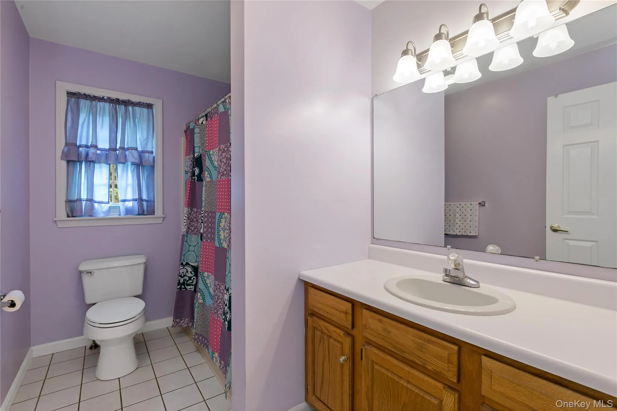 Another full bath on the 2nd floor Another full bath on the 2nd floor