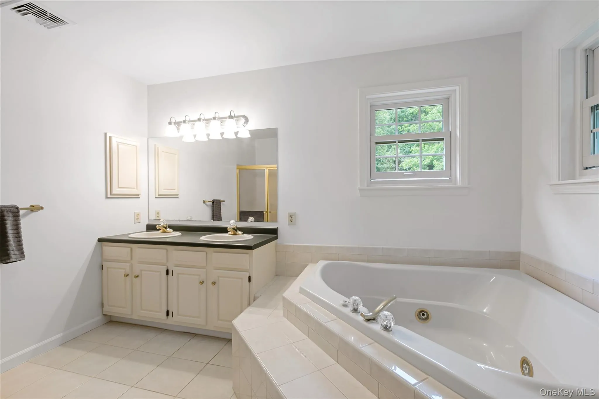 Primary bath with separate shower, double vanity and jacuzzi tub. Primary bath with separate shower, double vanity and jacuzzi tub.