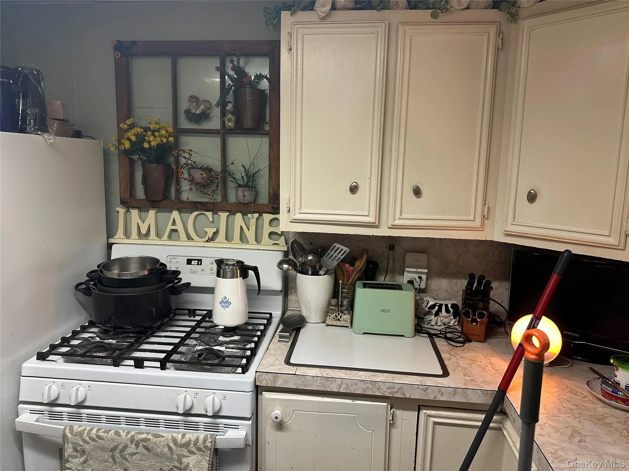 2 Willett Avenue, Islip, NY, 3 Bedrooms Bedrooms, 6 Rooms Rooms,2 BathroomsBathrooms,Residential,For Rent,Willett,0,1020815 2 Willett Avenue, Islip, NY, 3 Bedrooms Bedrooms, 6 Rooms Rooms,2 BathroomsBathrooms,Residential,For Rent,Willett,0,1020815