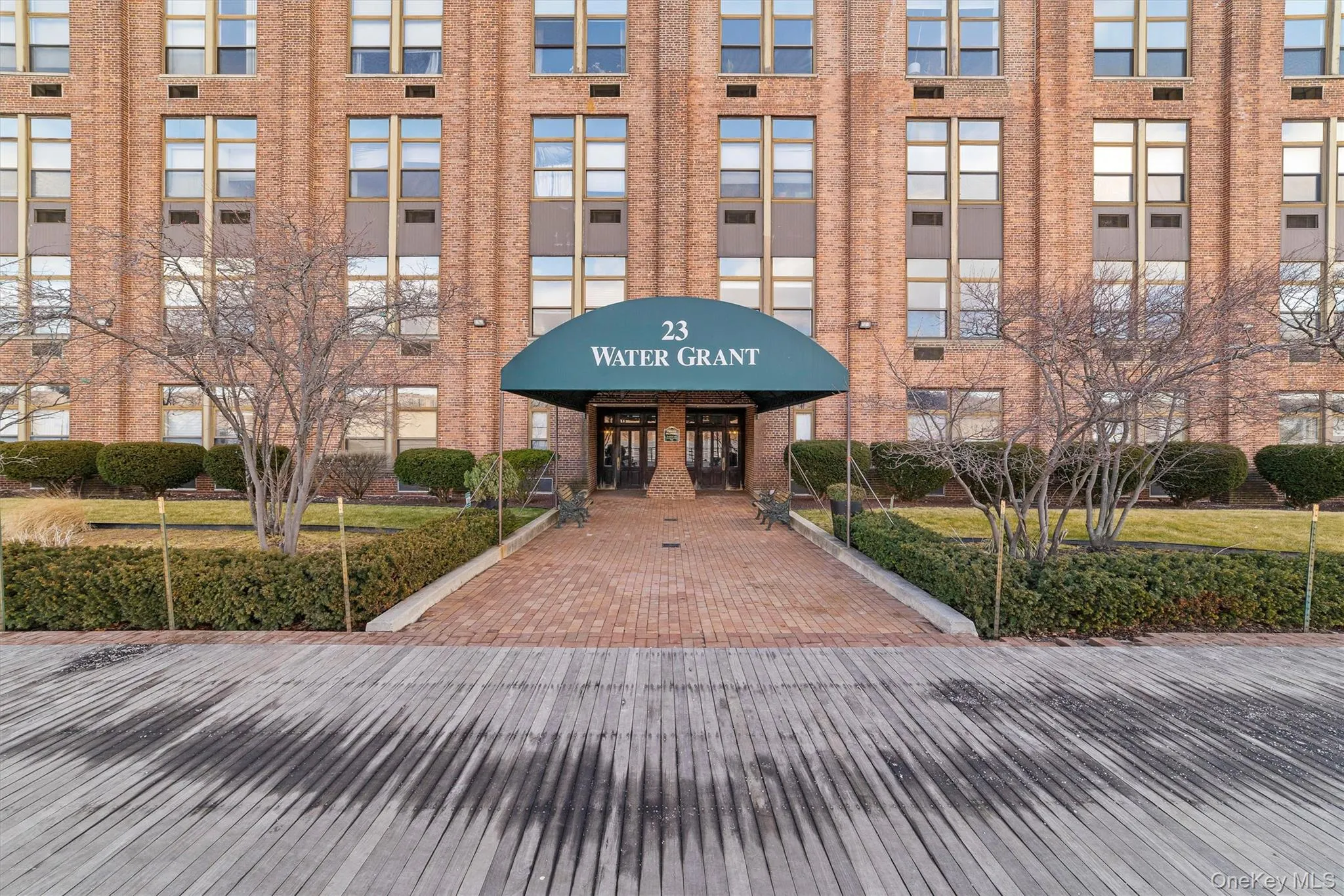 Private, secure entry leads to main lobby with 24 hour concierge. Private, secure entry leads to main lobby with 24 hour concierge.