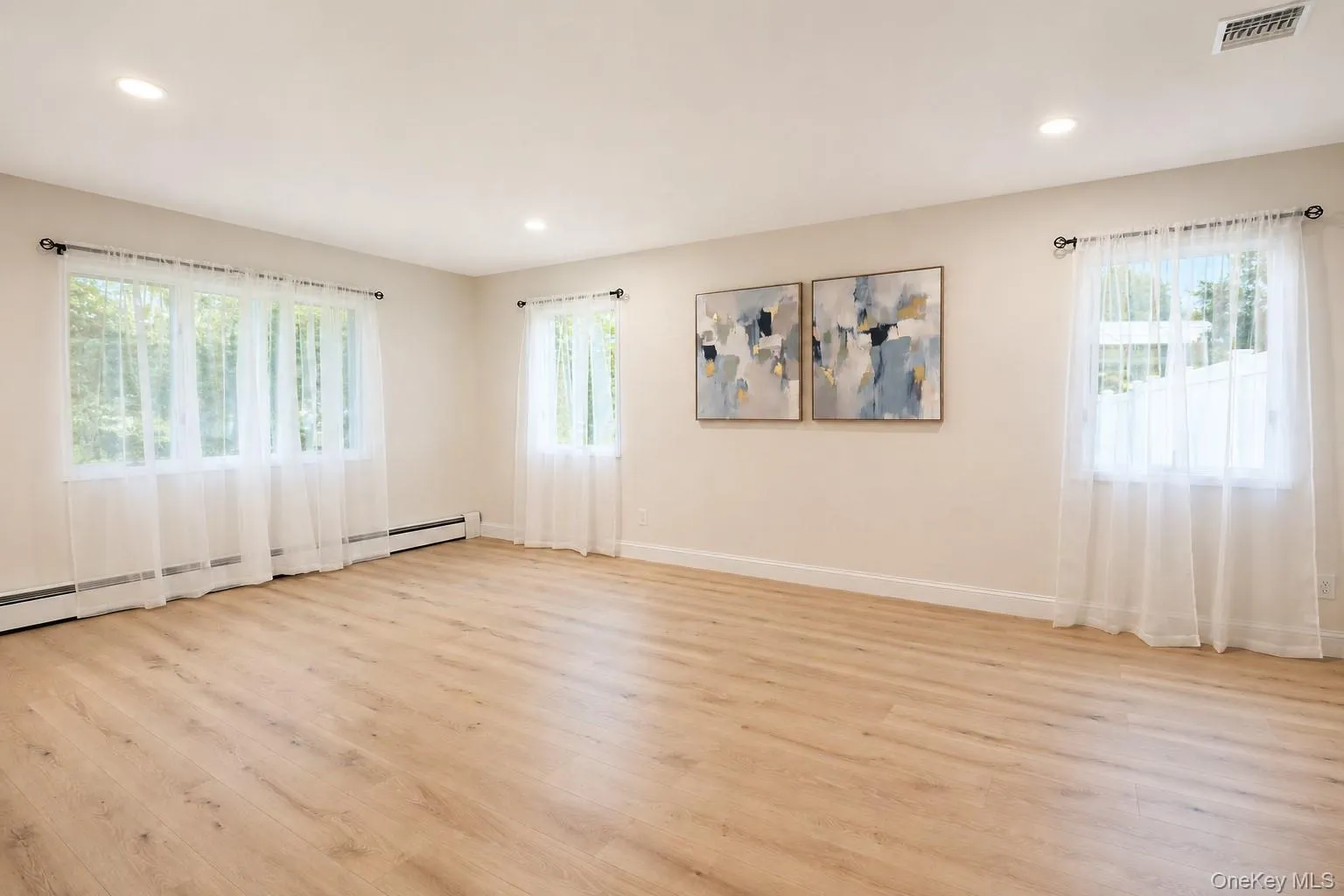 31 Marwood Place, Brookhaven, NY, 3 Bedrooms Bedrooms, 10 Rooms Rooms,2 BathroomsBathrooms,Residential,For Rent,Marwood,0,1020828 31 Marwood Place, Brookhaven, NY, 3 Bedrooms Bedrooms, 10 Rooms Rooms,2 BathroomsBathrooms,Residential,For Rent,Marwood,0,1020828