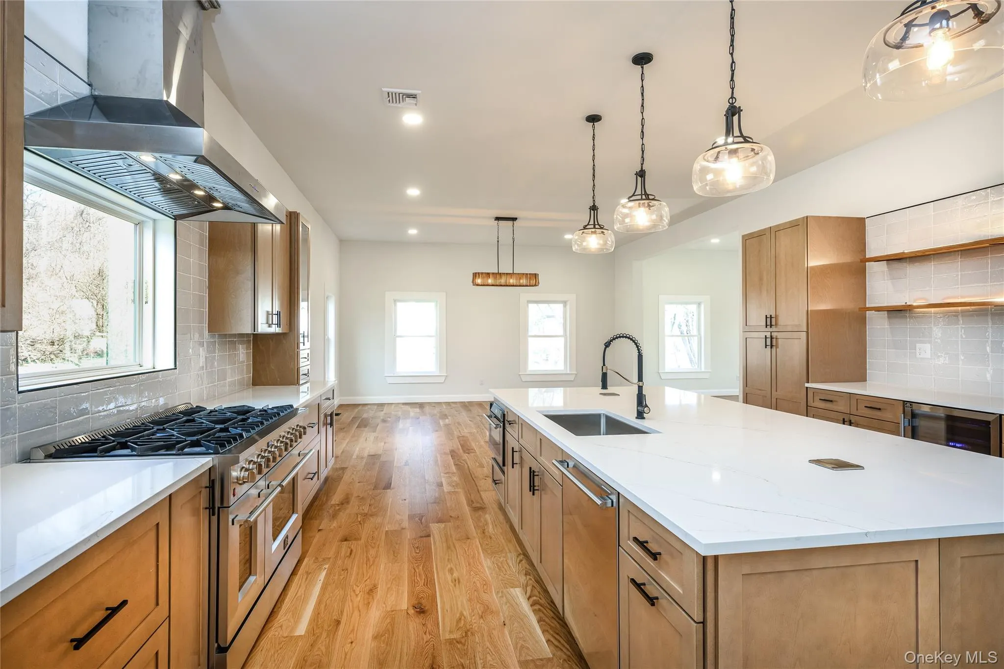 Designer stove with 8 burners and separate bread oven and designer exhaust hood Designer stove with 8 burners and separate bread oven and designer exhaust hood