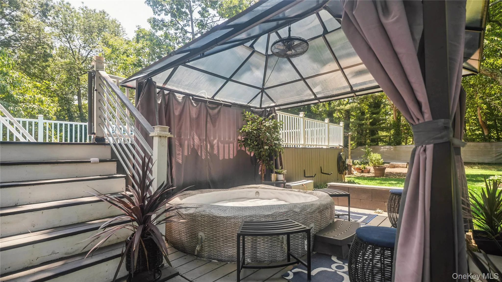 Hot tub! Hot tub!