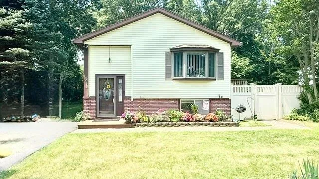 26 Robinwood Street, Brookhaven, NY, 3 Bedrooms Bedrooms, 6 Rooms Rooms,2 BathroomsBathrooms,Residential,For Rent,Robinwood,0,1020846 26 Robinwood Street, Brookhaven, NY, 3 Bedrooms Bedrooms, 6 Rooms Rooms,2 BathroomsBathrooms,Residential,For Rent,Robinwood,0,1020846