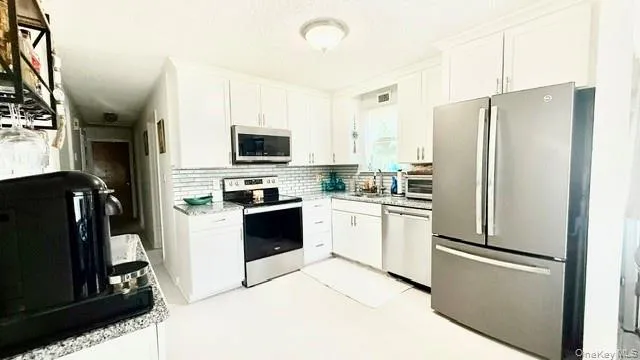 26 Robinwood Street, Brookhaven, NY, 3 Bedrooms Bedrooms, 6 Rooms Rooms,2 BathroomsBathrooms,Residential,For Rent,Robinwood,0,1020846 26 Robinwood Street, Brookhaven, NY, 3 Bedrooms Bedrooms, 6 Rooms Rooms,2 BathroomsBathrooms,Residential,For Rent,Robinwood,0,1020846