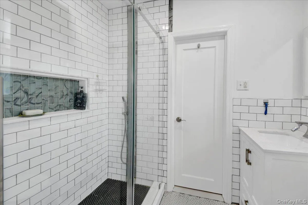 4784 Boston Post Road, Pelham, NY, 2 Bedrooms Bedrooms, 4 Rooms Rooms,1 BathroomBathrooms,Residential,For Rent,Boston Post,0,1020848 4784 Boston Post Road, Pelham, NY, 2 Bedrooms Bedrooms, 4 Rooms Rooms,1 BathroomBathrooms,Residential,For Rent,Boston Post,0,1020848