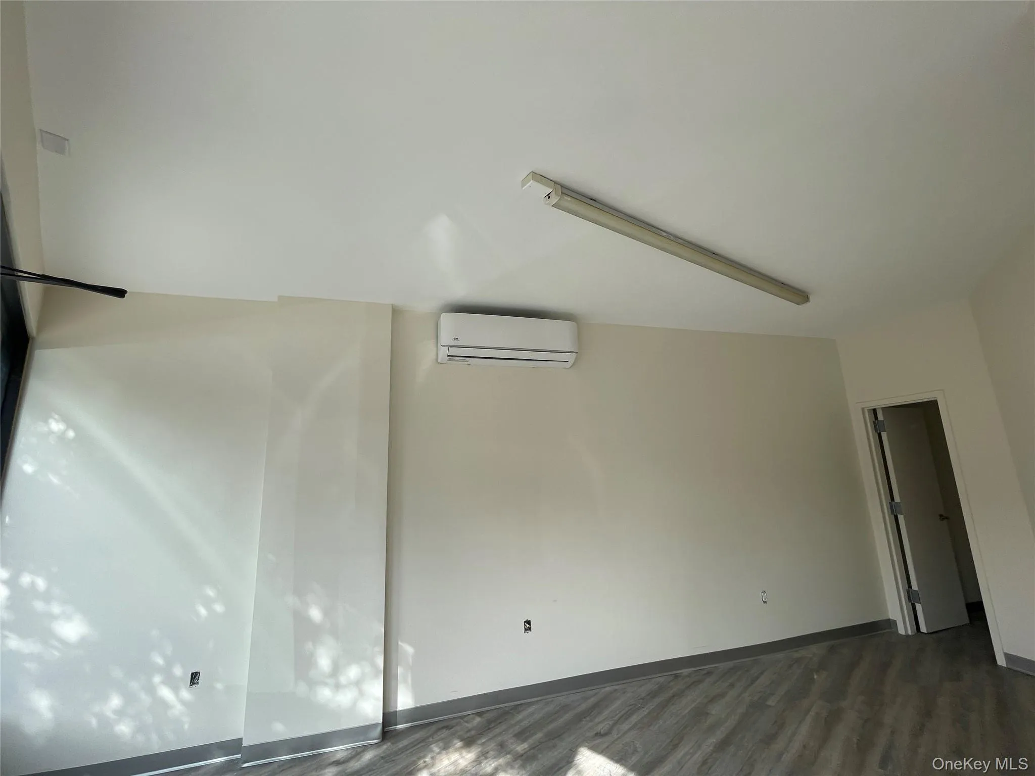 39-30B 61 Street, New York, NY, ,Commercial Lease,For Rent,61,0,1020854 39-30B 61 Street, New York, NY, ,Commercial Lease,For Rent,61,0,1020854