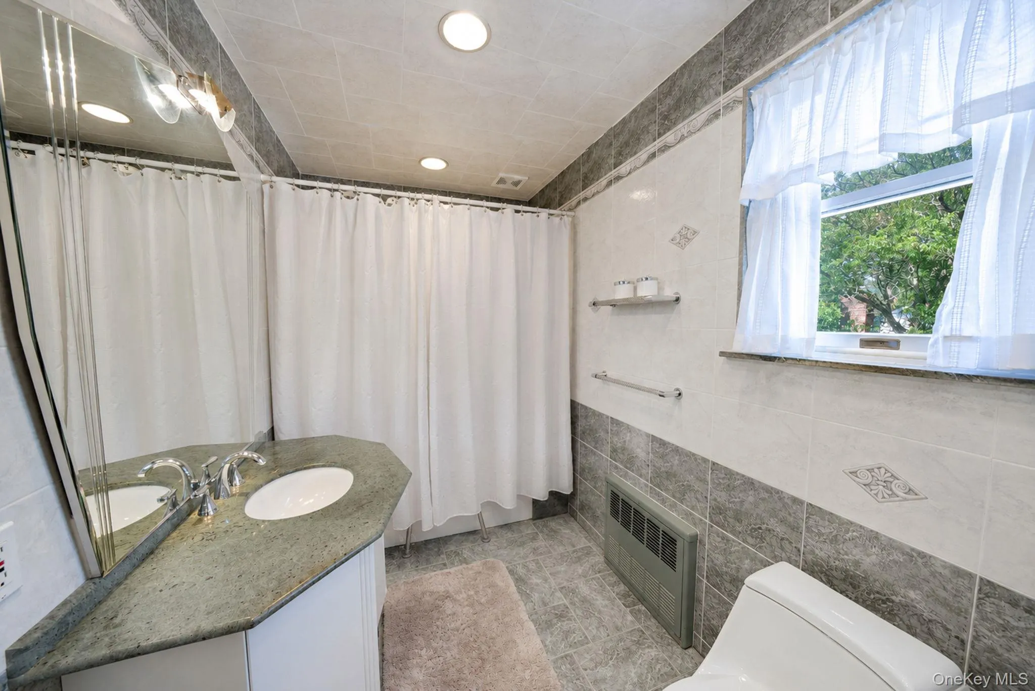 27 Hilbert Street, Hempstead, NY, 3 Bedrooms Bedrooms, 9 Rooms Rooms,1 BathroomBathrooms,Residential,For Rent,Hilbert,0,1020873 27 Hilbert Street, Hempstead, NY, 3 Bedrooms Bedrooms, 9 Rooms Rooms,1 BathroomBathrooms,Residential,For Rent,Hilbert,0,1020873