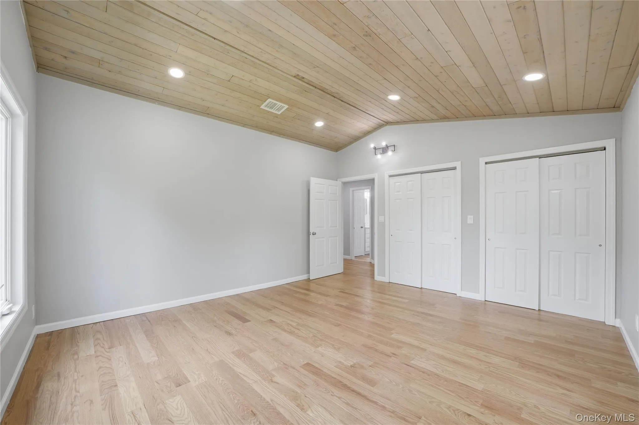 3rd bedroom, top floor 3rd bedroom, top floor