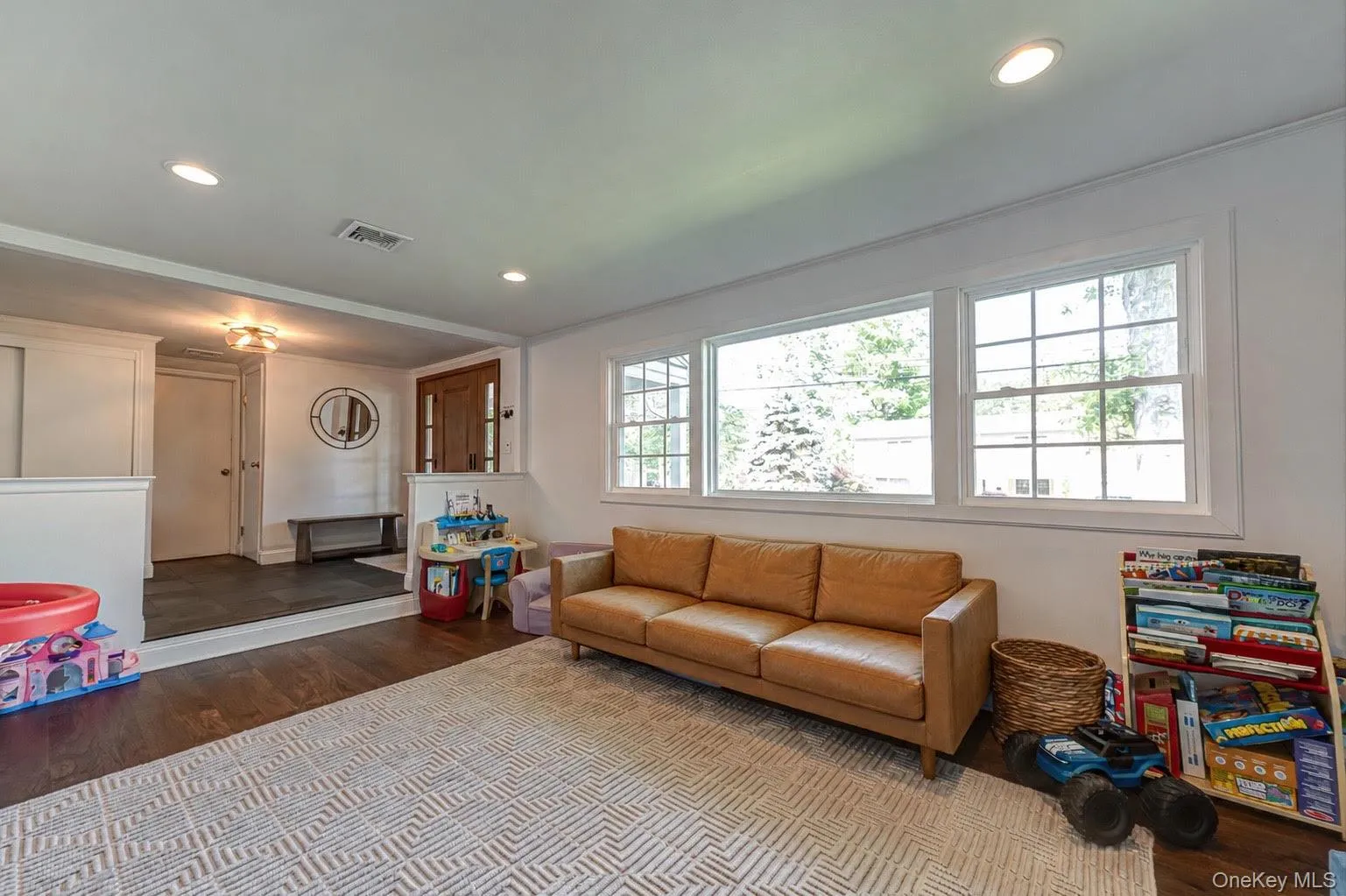Spacious open to the entry foyer with new flooring Spacious open to the entry foyer with new flooring