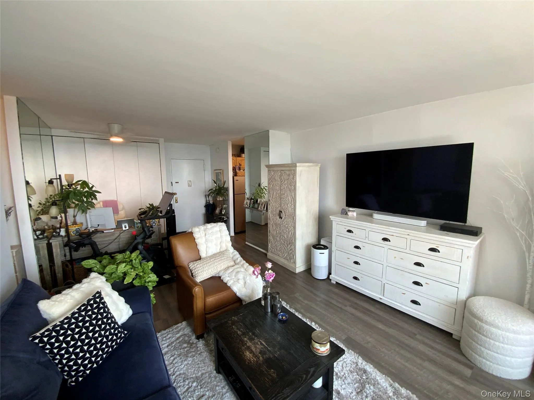 26910 Grand Central Parkway, New York, NY, 3 Rooms Rooms,1 BathroomBathrooms,Residential,For Rent,Grand Central,0,1020917 26910 Grand Central Parkway, New York, NY, 3 Rooms Rooms,1 BathroomBathrooms,Residential,For Rent,Grand Central,0,1020917