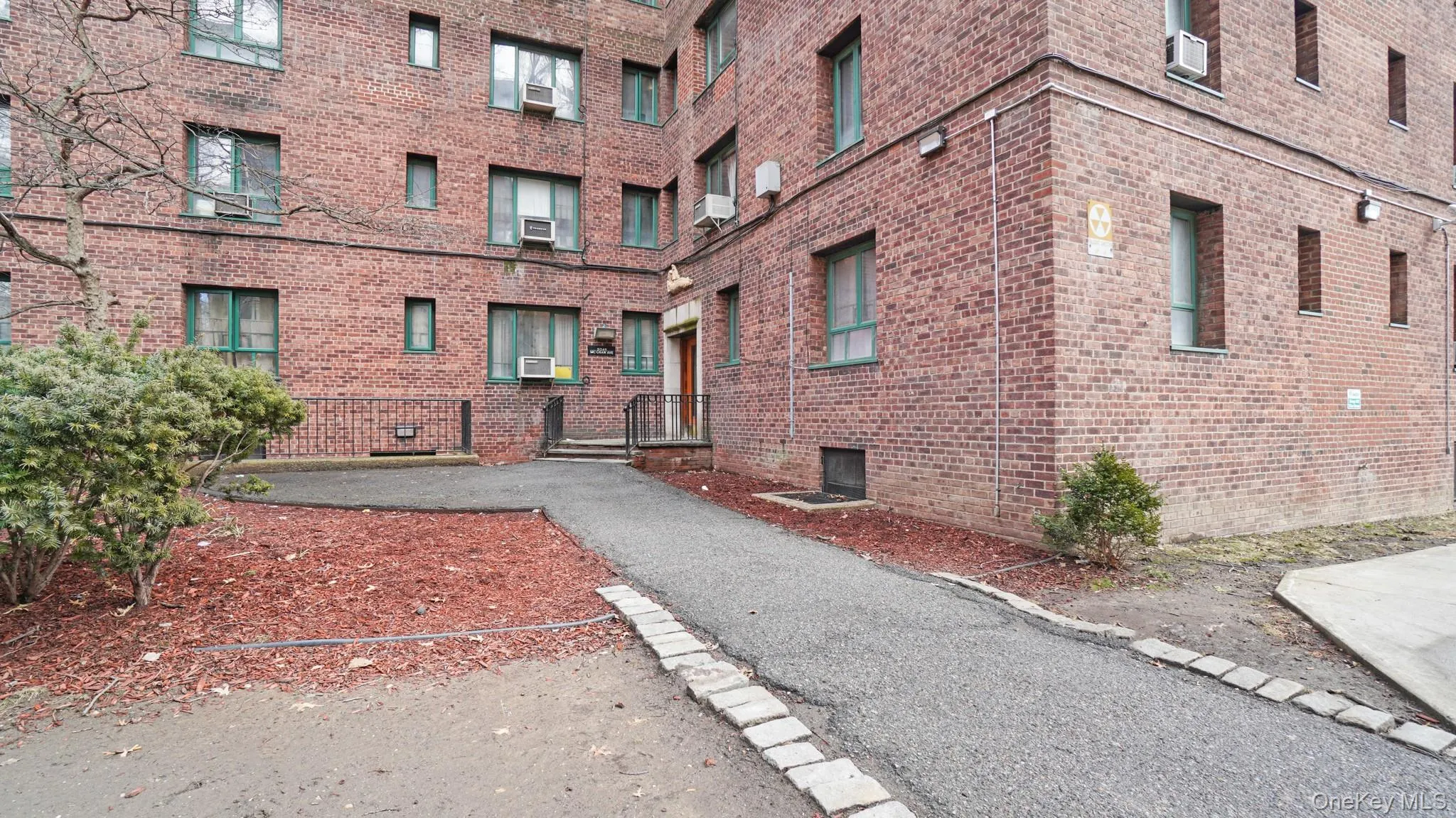 2049 Mc Graw Avenue, New York, NY, 1 Bedroom Bedrooms, 4 Rooms Rooms,1 BathroomBathrooms,Residential,For Rent,Mc Graw,0,1020933 2049 Mc Graw Avenue, New York, NY, 1 Bedroom Bedrooms, 4 Rooms Rooms,1 BathroomBathrooms,Residential,For Rent,Mc Graw,0,1020933