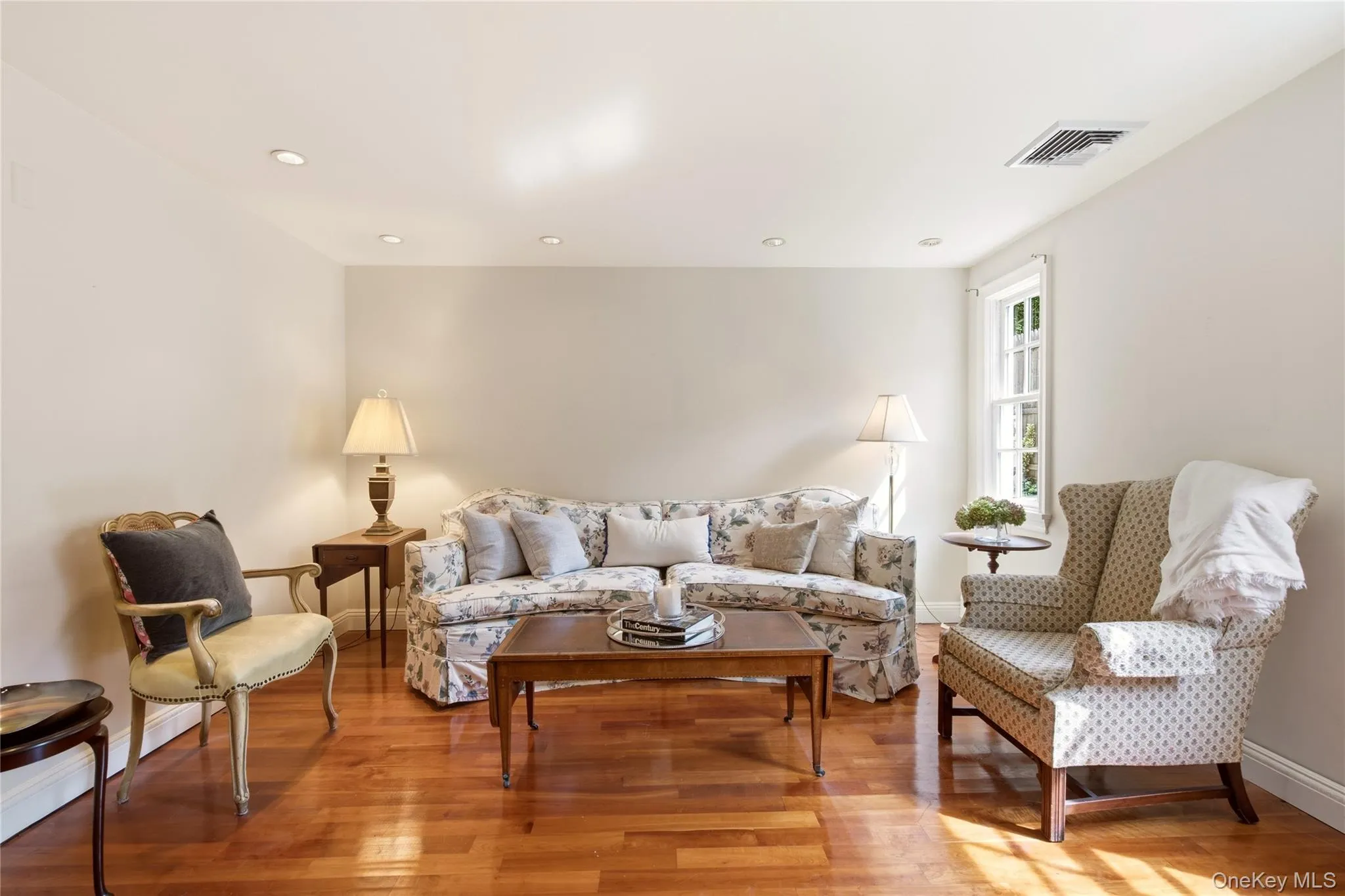 Living room hardwood floors Living room hardwood floors