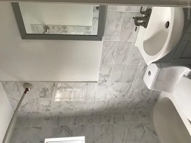 42 Roosevelt Avenue, Huntington, NY, 2 Bedrooms Bedrooms, 5 Rooms Rooms,1 BathroomBathrooms,Residential Lease,For Rent,Roosevelt,0,1020937 42 Roosevelt Avenue, Huntington, NY, 2 Bedrooms Bedrooms, 5 Rooms Rooms,1 BathroomBathrooms,Residential Lease,For Rent,Roosevelt,0,1020937