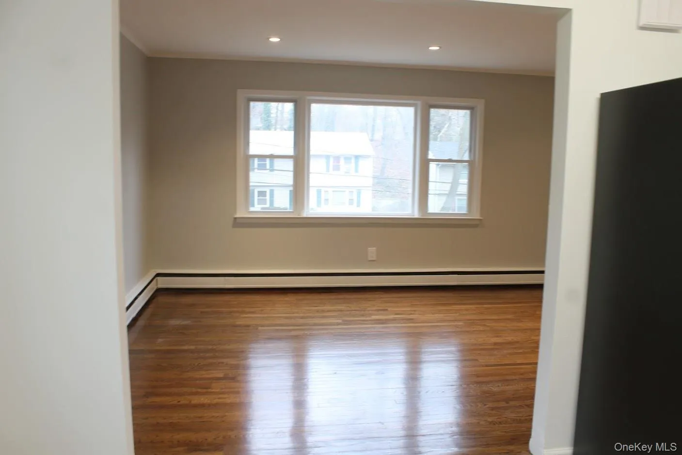 42 Roosevelt Avenue, Huntington, NY, 2 Bedrooms Bedrooms, 5 Rooms Rooms,1 BathroomBathrooms,Residential Lease,For Rent,Roosevelt,0,1020937 42 Roosevelt Avenue, Huntington, NY, 2 Bedrooms Bedrooms, 5 Rooms Rooms,1 BathroomBathrooms,Residential Lease,For Rent,Roosevelt,0,1020937