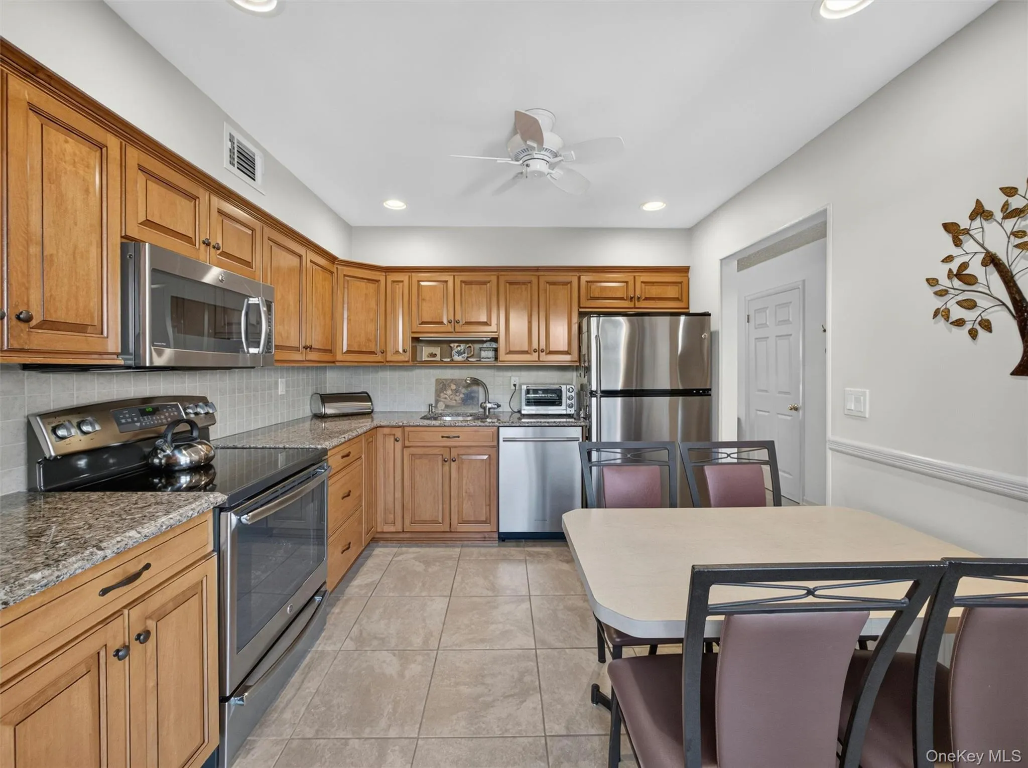 45 Heritage Drive, Clarkstown, NY, 2 Bedrooms Bedrooms, 6 Rooms Rooms,2 BathroomsBathrooms,Residential,For Rent,Heritage,0,1020950 45 Heritage Drive, Clarkstown, NY, 2 Bedrooms Bedrooms, 6 Rooms Rooms,2 BathroomsBathrooms,Residential,For Rent,Heritage,0,1020950