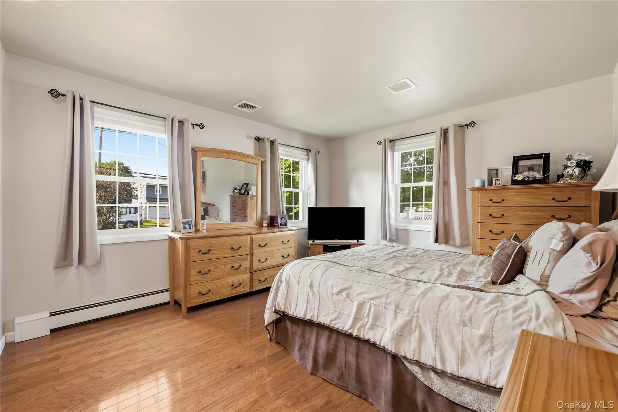 364 Boundary Avenue, Oyster Bay, NY, 4 Bedrooms Bedrooms, 7 Rooms Rooms,2 BathroomsBathrooms,Residential,For Rent,Boundary,0,1020957 364 Boundary Avenue, Oyster Bay, NY, 4 Bedrooms Bedrooms, 7 Rooms Rooms,2 BathroomsBathrooms,Residential,For Rent,Boundary,0,1020957