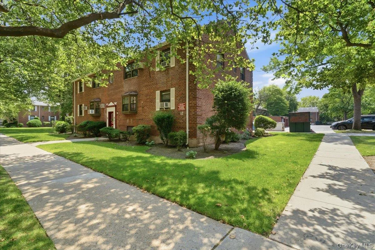 86-22 155th, New York, NY, 2 Bedrooms Bedrooms, 5 Rooms Rooms,1 BathroomBathrooms,Residential,For Rent,155th,0,1020971 86-22 155th, New York, NY, 2 Bedrooms Bedrooms, 5 Rooms Rooms,1 BathroomBathrooms,Residential,For Rent,155th,0,1020971