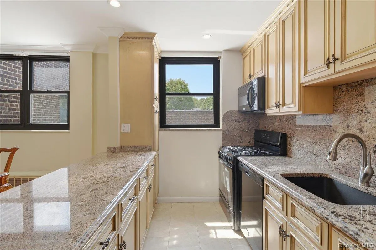 86-22 155th, New York, NY, 2 Bedrooms Bedrooms, 5 Rooms Rooms,1 BathroomBathrooms,Residential,For Rent,155th,0,1020971 86-22 155th, New York, NY, 2 Bedrooms Bedrooms, 5 Rooms Rooms,1 BathroomBathrooms,Residential,For Rent,155th,0,1020971