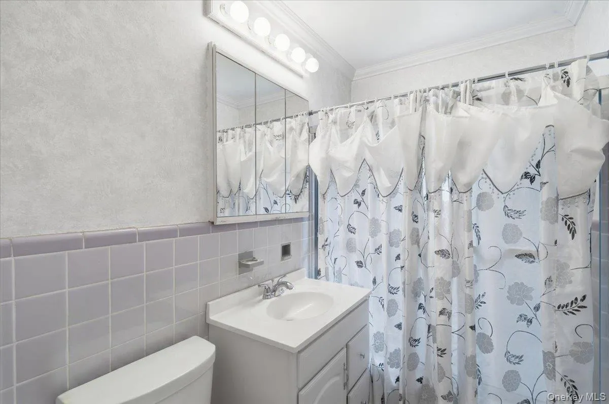 86-22 155th, New York, NY, 2 Bedrooms Bedrooms, 5 Rooms Rooms,1 BathroomBathrooms,Residential,For Rent,155th,0,1020971 86-22 155th, New York, NY, 2 Bedrooms Bedrooms, 5 Rooms Rooms,1 BathroomBathrooms,Residential,For Rent,155th,0,1020971