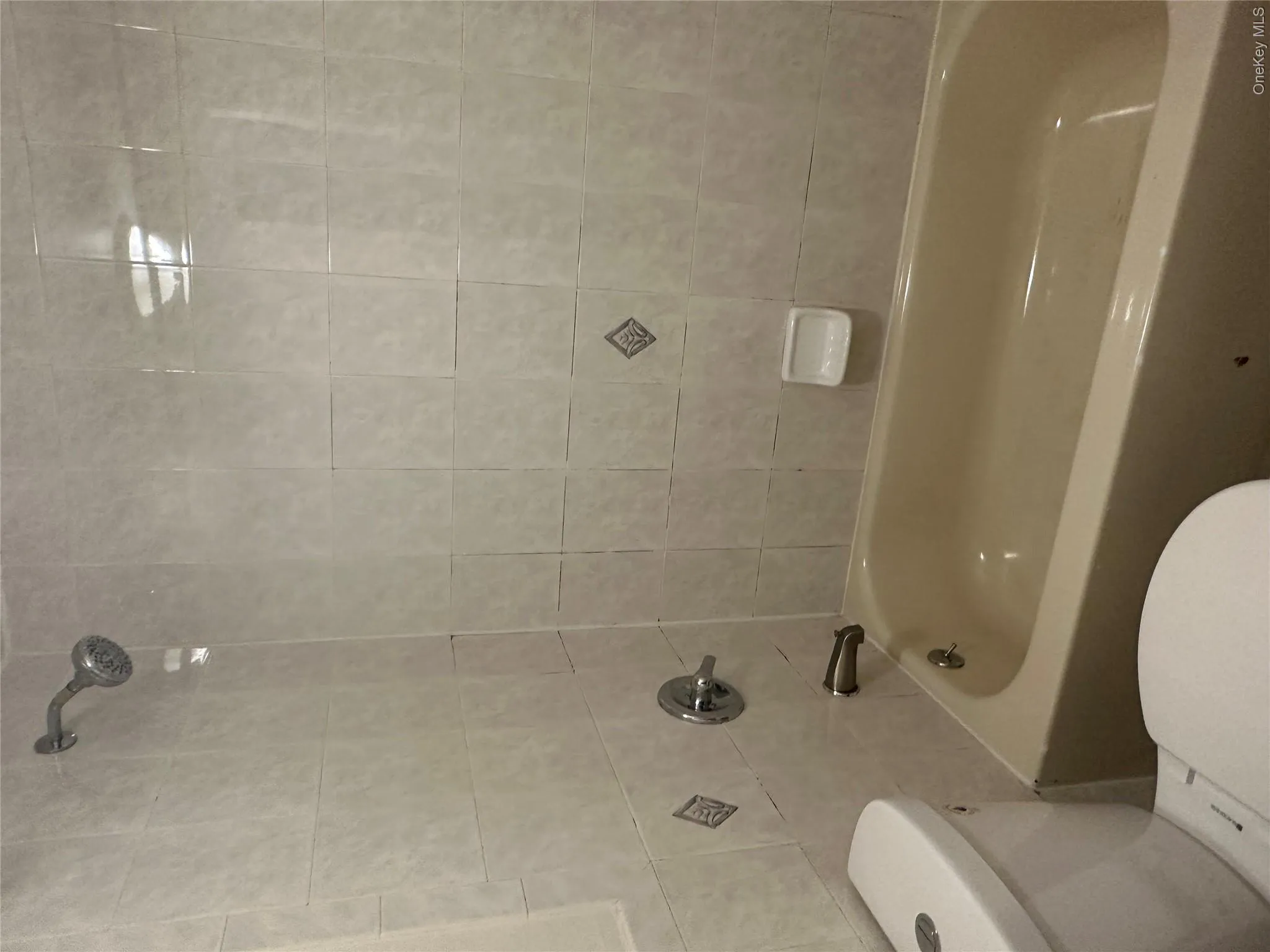 776 Lincoln Avenue, New York, NY, 3 Bedrooms Bedrooms, 6 Rooms Rooms,1 BathroomBathrooms,Residential Lease,For Rent,Lincoln,0,1020972 776 Lincoln Avenue, New York, NY, 3 Bedrooms Bedrooms, 6 Rooms Rooms,1 BathroomBathrooms,Residential Lease,For Rent,Lincoln,0,1020972