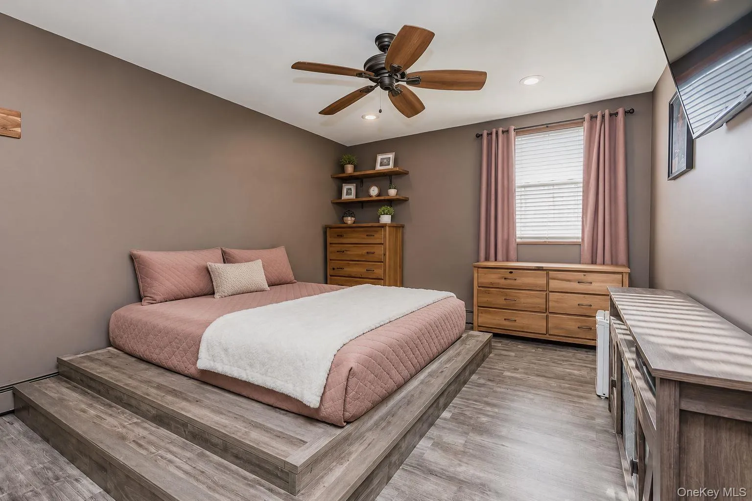 54 Champlin Street, Islip, NY, 3 Bedrooms Bedrooms, 6 Rooms Rooms,2 BathroomsBathrooms,Residential Lease,For Rent,Champlin,0,1020978 54 Champlin Street, Islip, NY, 3 Bedrooms Bedrooms, 6 Rooms Rooms,2 BathroomsBathrooms,Residential Lease,For Rent,Champlin,0,1020978
