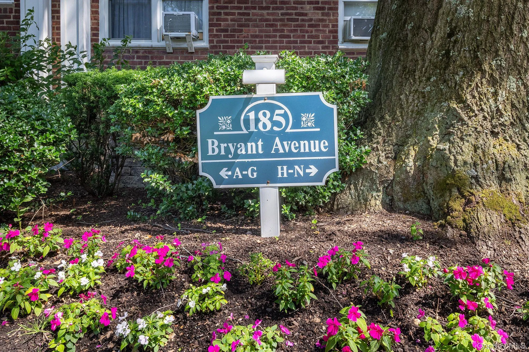 Signage to unit Signage to unit
