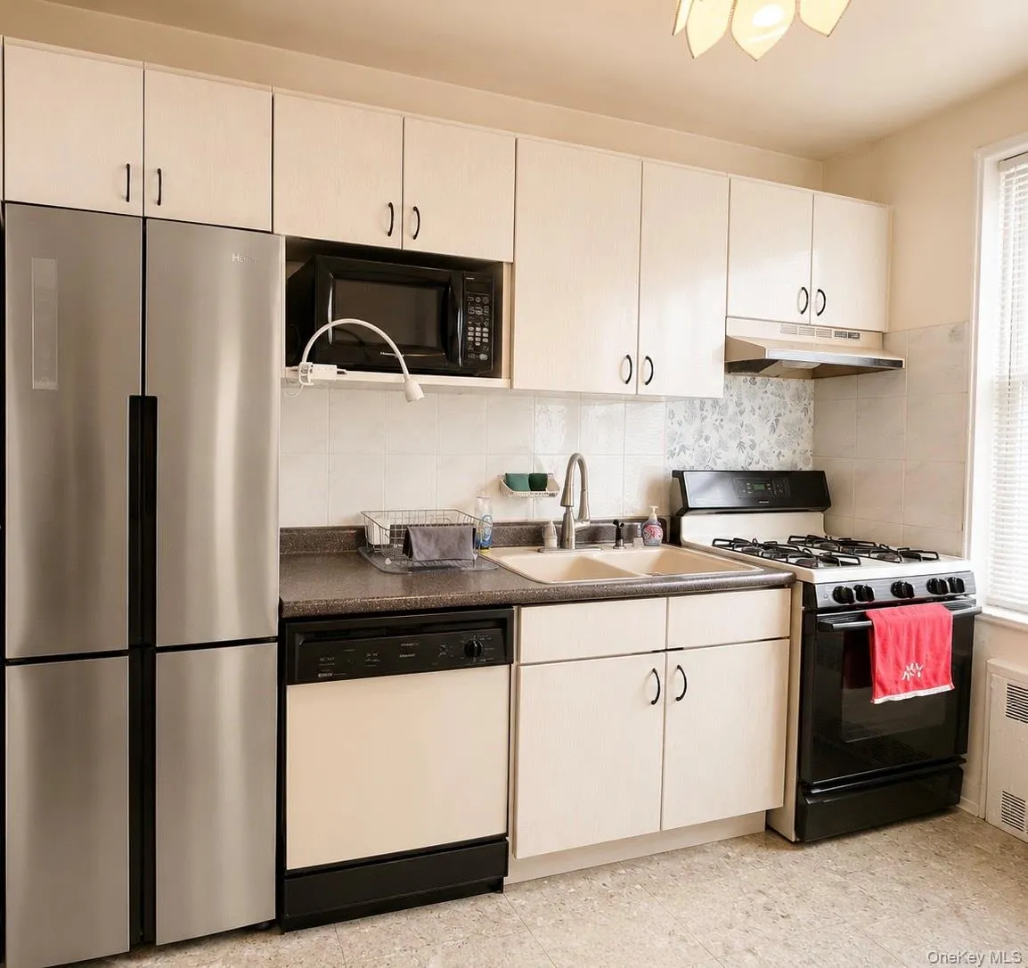 6385 Woodhaven Boulevard, New York, NY, 1 Bedroom Bedrooms, 4 Rooms Rooms,1 BathroomBathrooms,Residential,For Rent,Woodhaven,0,1021001 6385 Woodhaven Boulevard, New York, NY, 1 Bedroom Bedrooms, 4 Rooms Rooms,1 BathroomBathrooms,Residential,For Rent,Woodhaven,0,1021001