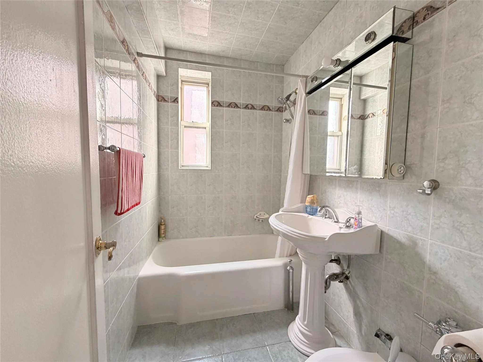 6385 Woodhaven Boulevard, New York, NY, 1 Bedroom Bedrooms, 4 Rooms Rooms,1 BathroomBathrooms,Residential,For Rent,Woodhaven,0,1021001 6385 Woodhaven Boulevard, New York, NY, 1 Bedroom Bedrooms, 4 Rooms Rooms,1 BathroomBathrooms,Residential,For Rent,Woodhaven,0,1021001