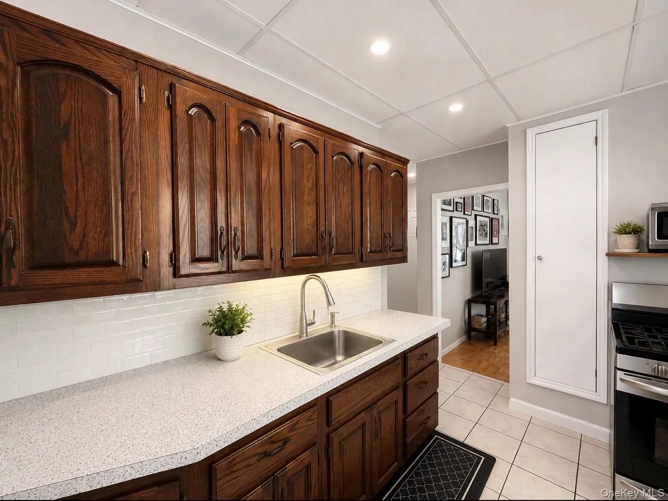 5985 57th Drive, New York, NY, 2 Bedrooms Bedrooms, 5 Rooms Rooms,1 BathroomBathrooms,Residential Lease,For Rent,57th,0,1021012 5985 57th Drive, New York, NY, 2 Bedrooms Bedrooms, 5 Rooms Rooms,1 BathroomBathrooms,Residential Lease,For Rent,57th,0,1021012