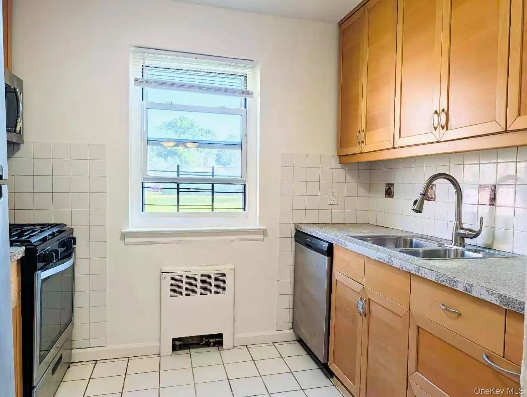 150-83 70th Road, New York, NY, 1 Bedroom Bedrooms, 4 Rooms Rooms,1 BathroomBathrooms,Residential,For Rent,70th,0,1021013 150-83 70th Road, New York, NY, 1 Bedroom Bedrooms, 4 Rooms Rooms,1 BathroomBathrooms,Residential,For Rent,70th,0,1021013