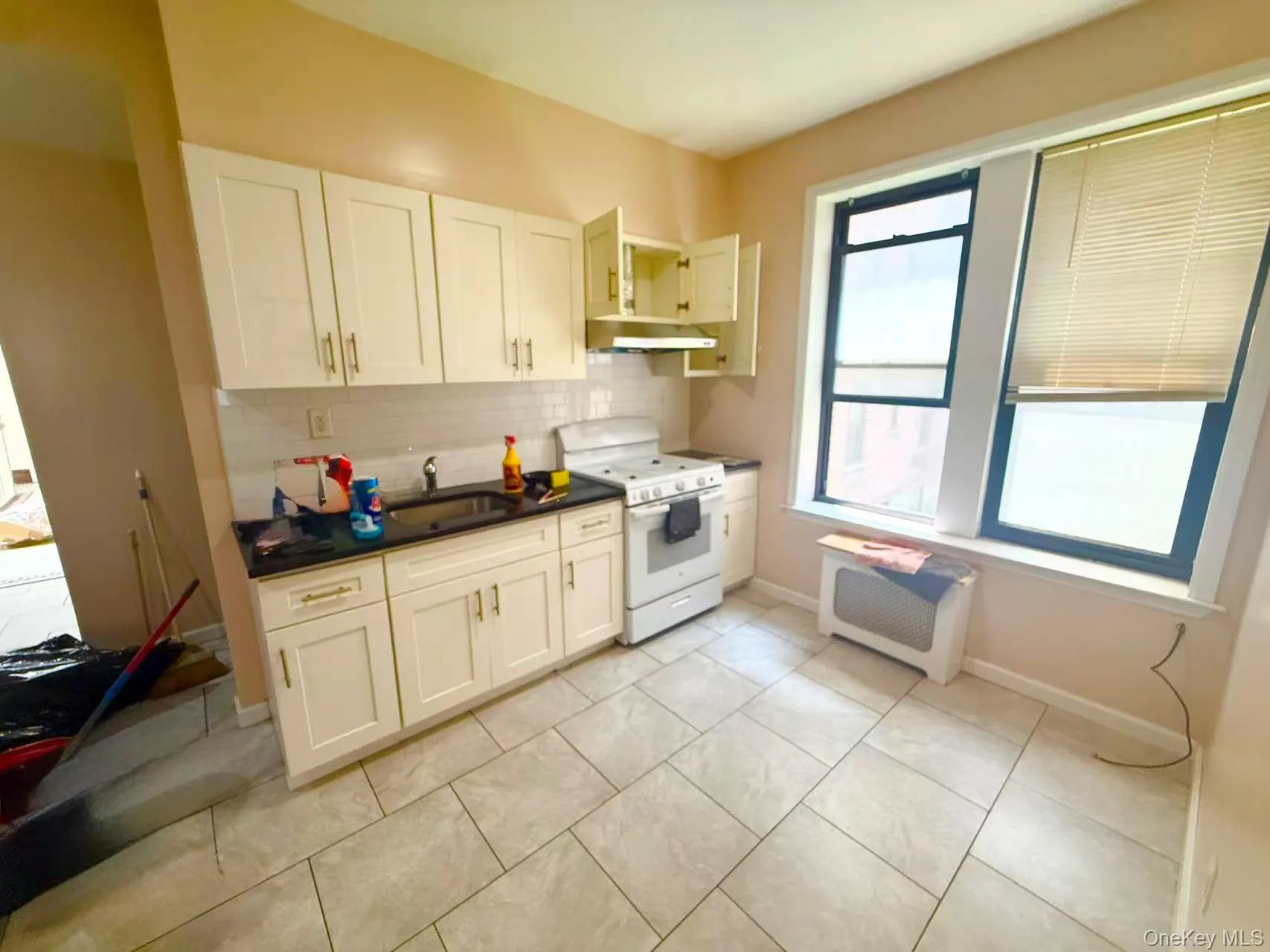 13257 Maple Avenue, New York, NY, 3 Bedrooms Bedrooms, 5 Rooms Rooms,1 BathroomBathrooms,Residential Lease,For Rent,Maple,0,1021021 13257 Maple Avenue, New York, NY, 3 Bedrooms Bedrooms, 5 Rooms Rooms,1 BathroomBathrooms,Residential Lease,For Rent,Maple,0,1021021