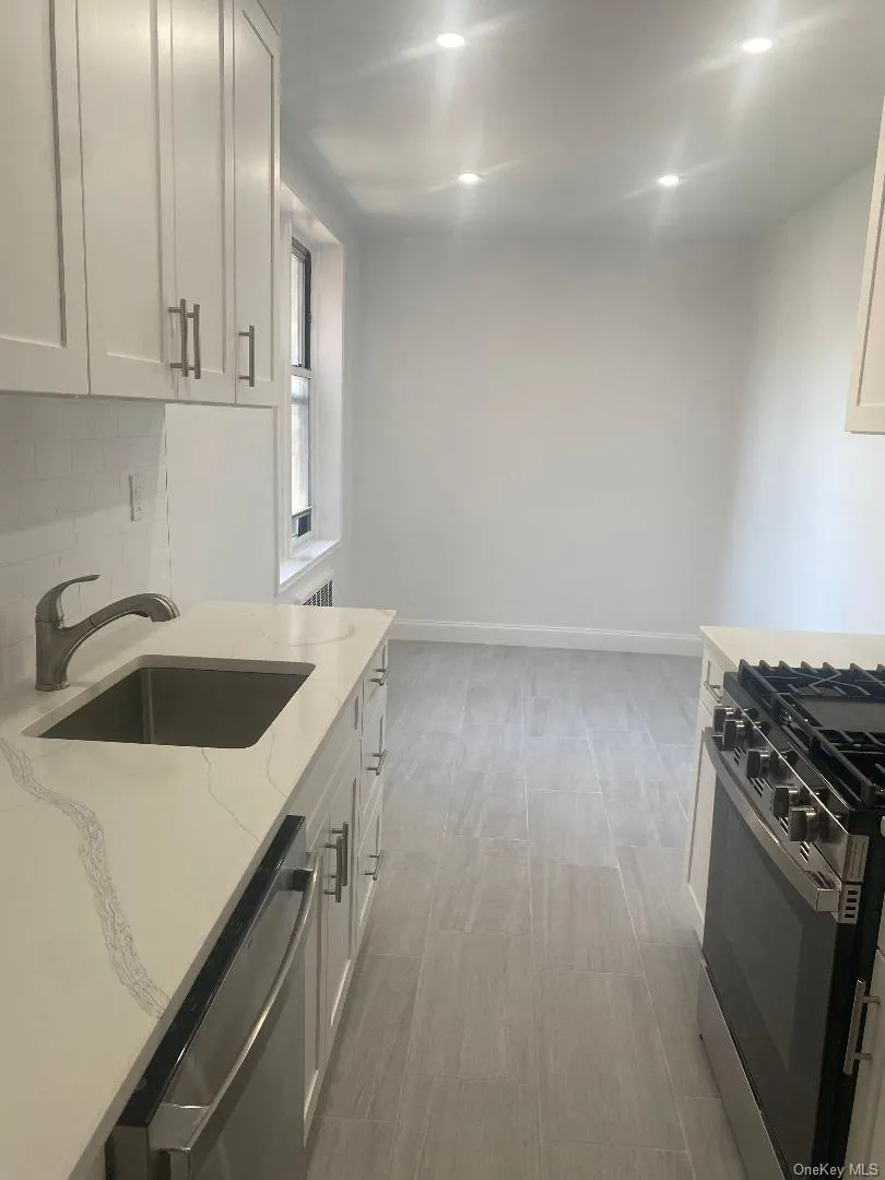 65-65 Wetherole Street, New York, NY, 1 Bedroom Bedrooms, 5 Rooms Rooms,1 BathroomBathrooms,Residential,For Rent,Wetherole,0,1021022 65-65 Wetherole Street, New York, NY, 1 Bedroom Bedrooms, 5 Rooms Rooms,1 BathroomBathrooms,Residential,For Rent,Wetherole,0,1021022