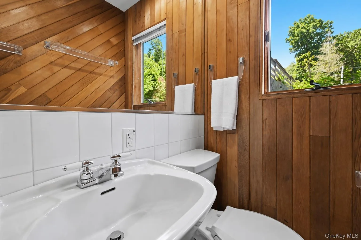 4 Bayview Drive, Huntington, NY, 4 Bedrooms Bedrooms, 9 Rooms Rooms,2 BathroomsBathrooms,Residential,For Rent,Bayview,0,1021025 4 Bayview Drive, Huntington, NY, 4 Bedrooms Bedrooms, 9 Rooms Rooms,2 BathroomsBathrooms,Residential,For Rent,Bayview,0,1021025