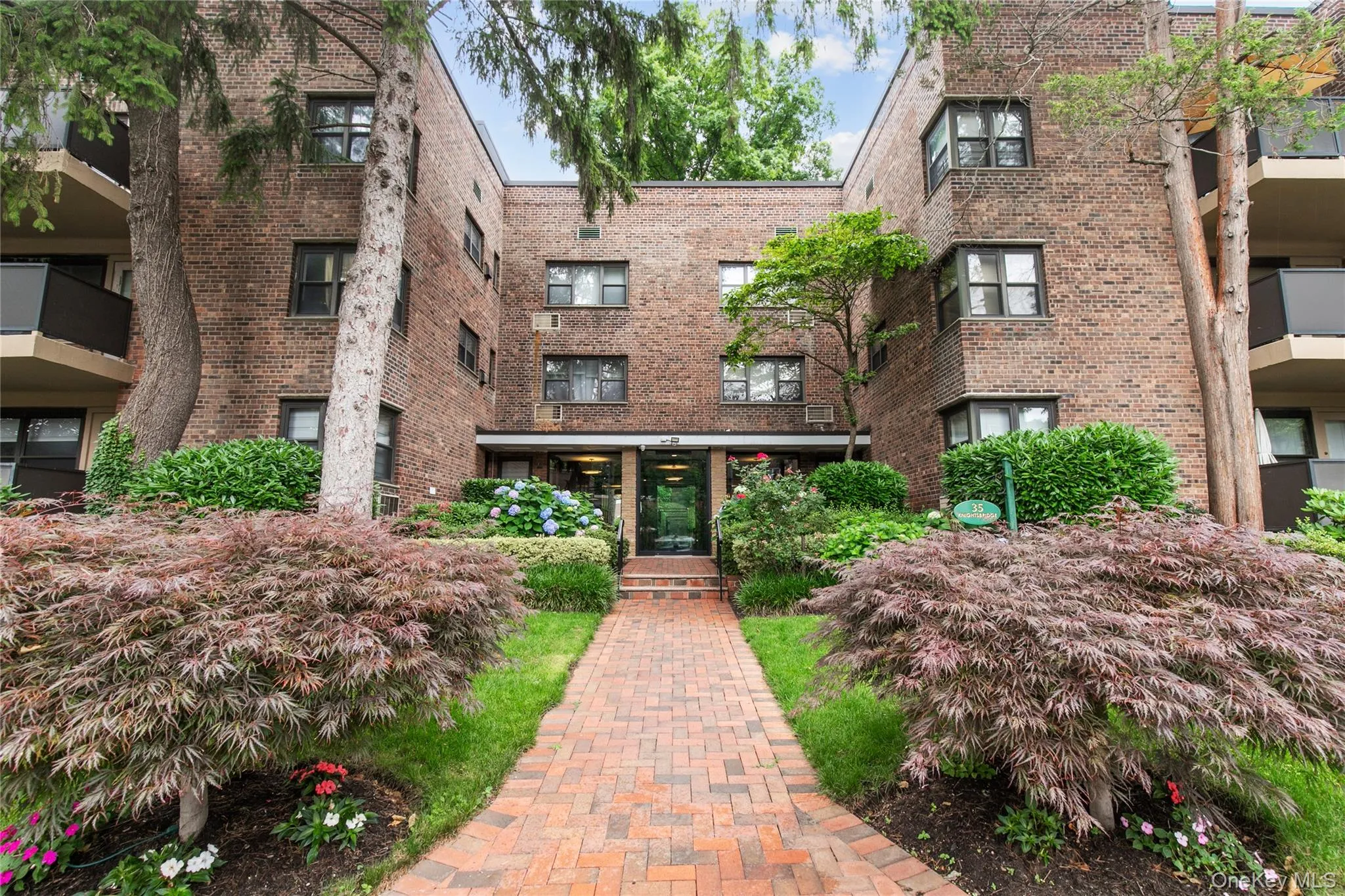 35 Knightsbridge Road, North Hempstead, NY, 1 Bedroom Bedrooms, 3 Rooms Rooms,1 BathroomBathrooms,Residential,For Rent,Knightsbridge,0,1021026 35 Knightsbridge Road, North Hempstead, NY, 1 Bedroom Bedrooms, 3 Rooms Rooms,1 BathroomBathrooms,Residential,For Rent,Knightsbridge,0,1021026