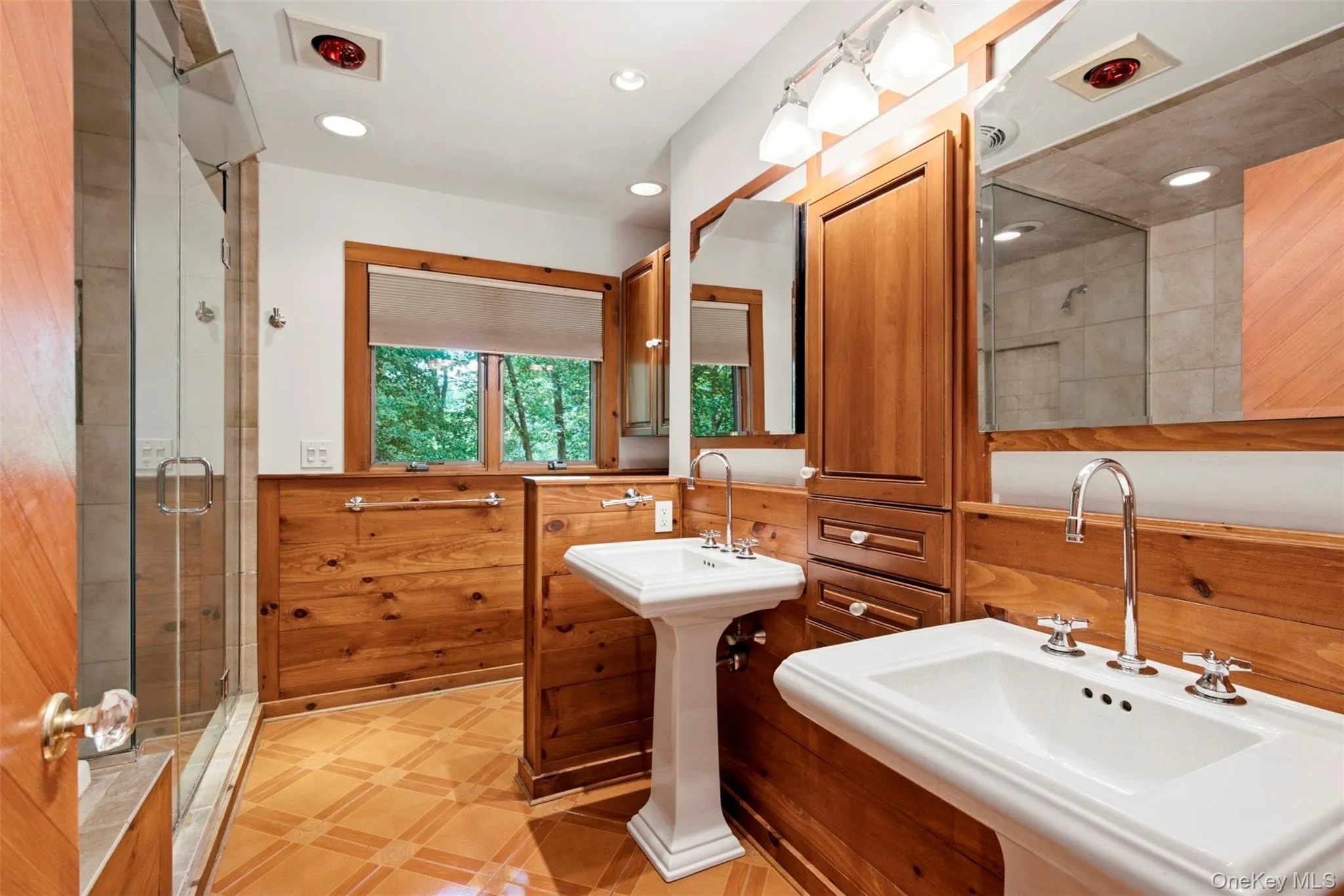 Primary Full En-Suite Bathroom Primary Full En-Suite Bathroom