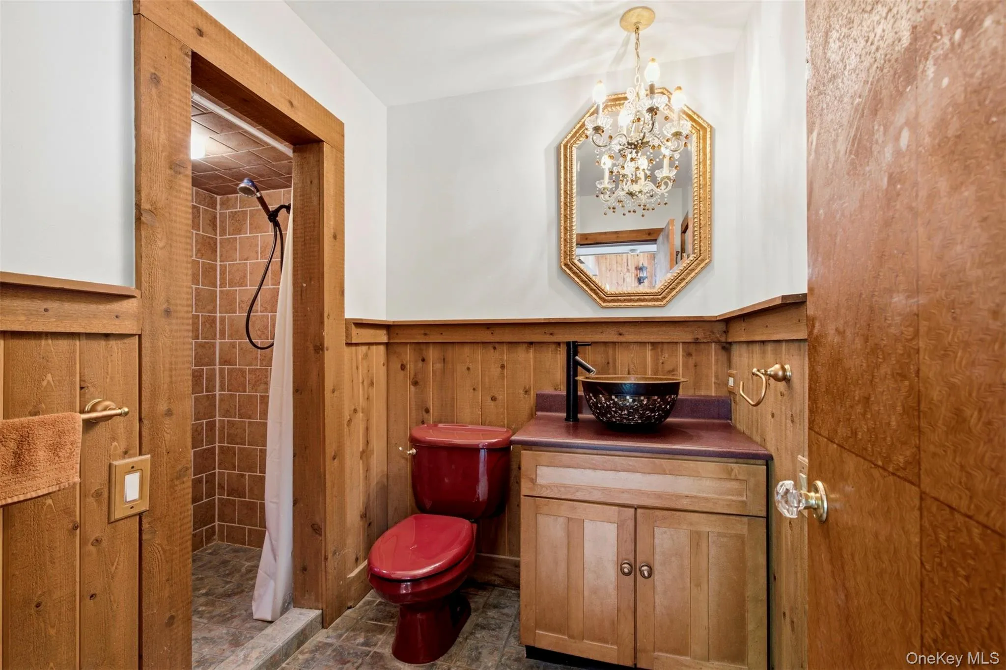 1st Floor Full En-Suite Bathroom 1st Floor Full En-Suite Bathroom
