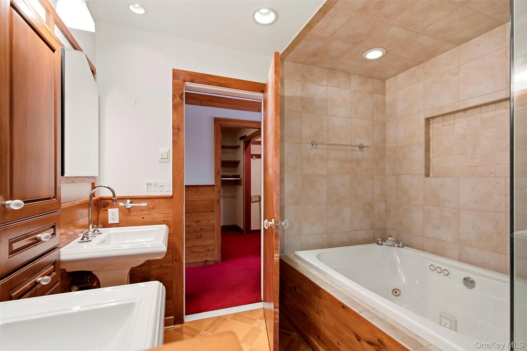 Primary Full En-Suite Bathroom Primary Full En-Suite Bathroom