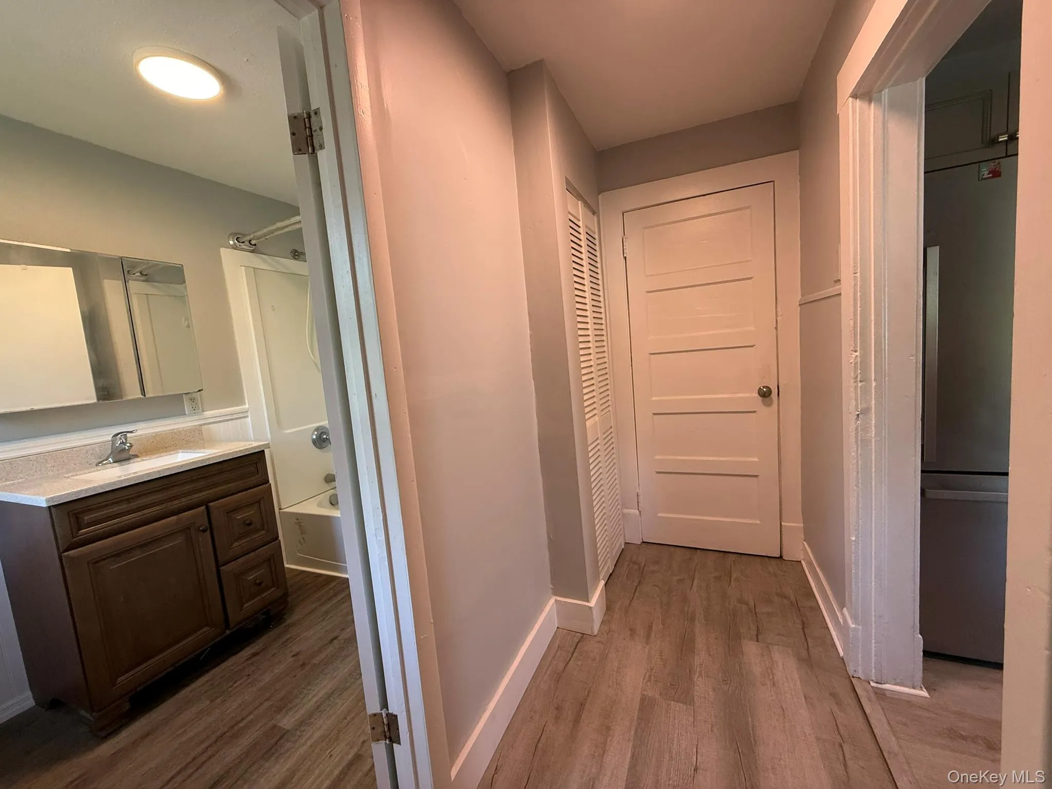 Kitchen on the right, Bathroom on the left and doorway into the 2nd bedroom Kitchen on the right, Bathroom on the left and doorway into the 2nd bedroom