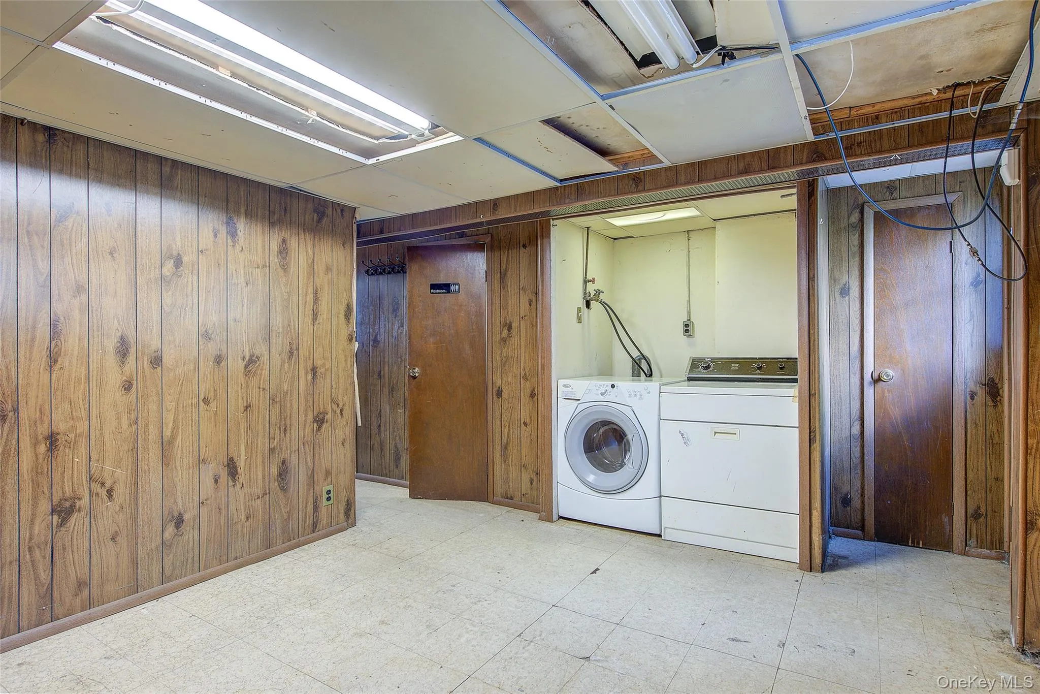 53-21 194th Street, New York, NY, 3 Bedrooms Bedrooms, 6 Rooms Rooms,1 BathroomBathrooms,Residential,For Rent,194th,0,1021035 53-21 194th Street, New York, NY, 3 Bedrooms Bedrooms, 6 Rooms Rooms,1 BathroomBathrooms,Residential,For Rent,194th,0,1021035