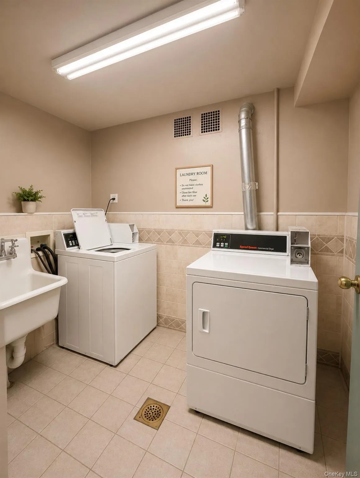 14470 41st Avenue, New York, NY, 1 Bedroom Bedrooms, 4 Rooms Rooms,1 BathroomBathrooms,Residential,For Rent,41st,0,1021043 14470 41st Avenue, New York, NY, 1 Bedroom Bedrooms, 4 Rooms Rooms,1 BathroomBathrooms,Residential,For Rent,41st,0,1021043