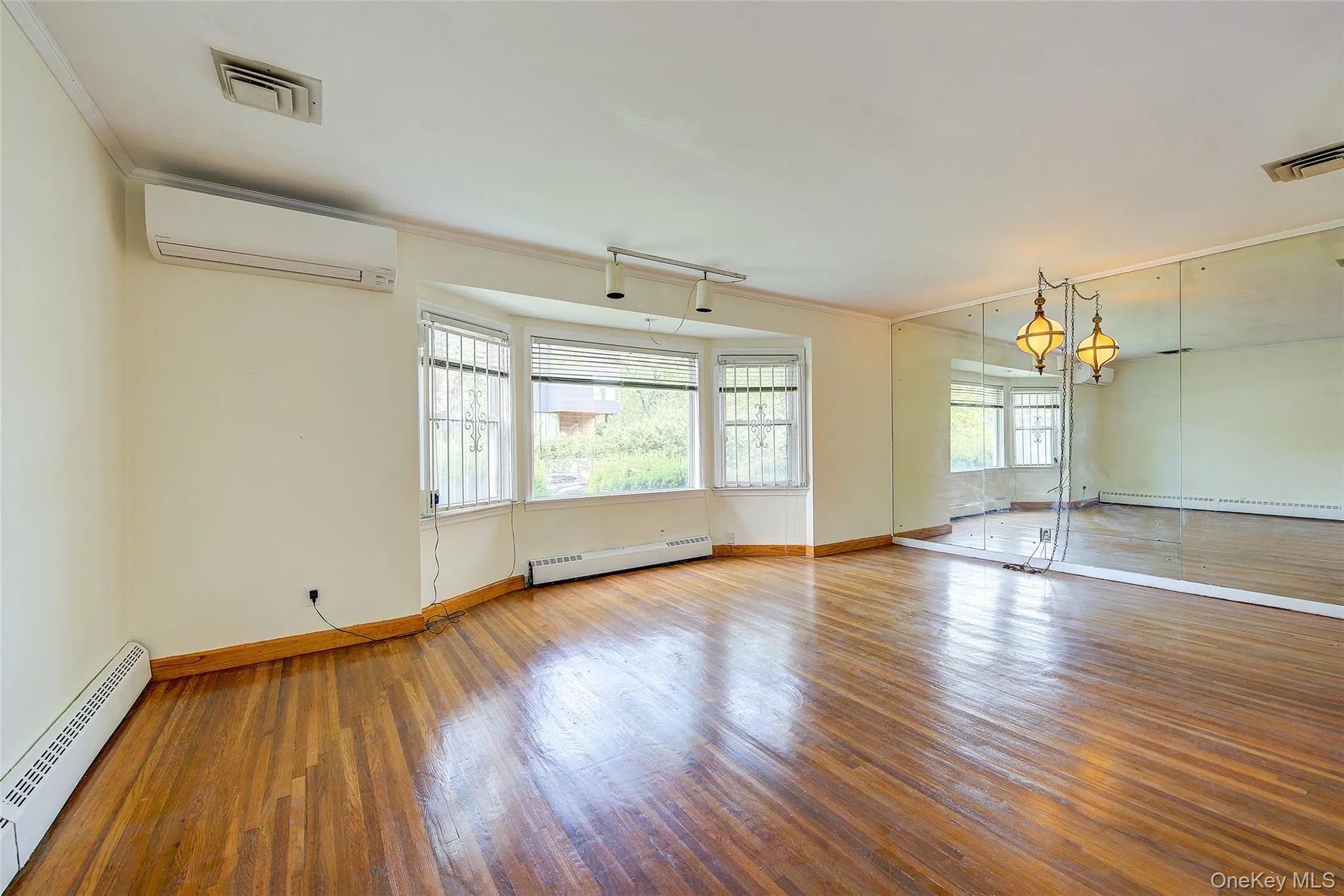 227-12 53rd Avenue, New York, NY, 3 Bedrooms Bedrooms, 6 Rooms Rooms,2 BathroomsBathrooms,Residential,For Rent,53rd,0,1021045 227-12 53rd Avenue, New York, NY, 3 Bedrooms Bedrooms, 6 Rooms Rooms,2 BathroomsBathrooms,Residential,For Rent,53rd,0,1021045
