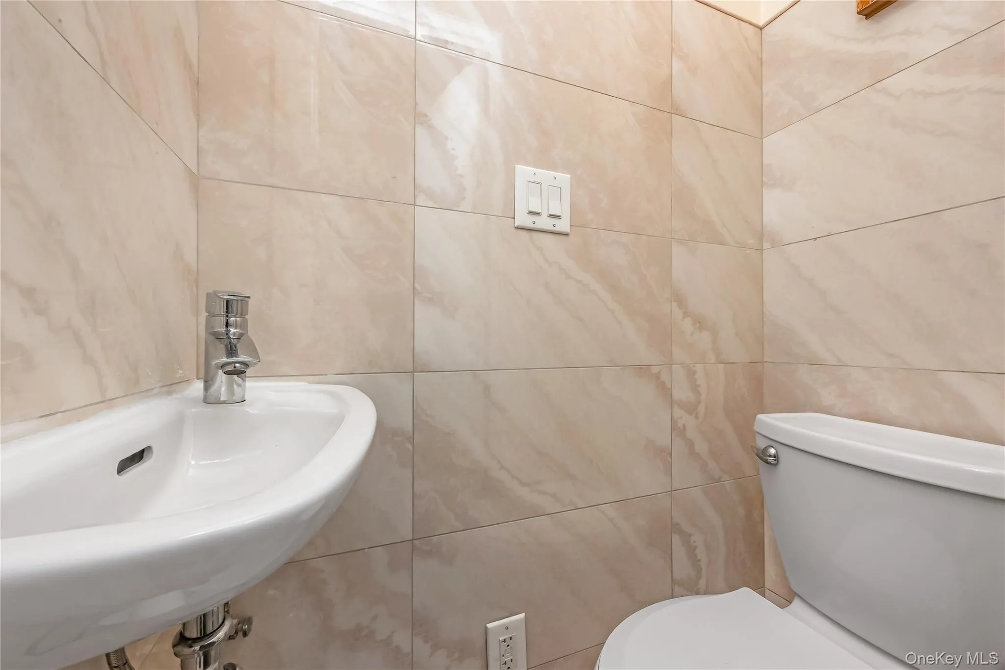 17316 Jewel Avenue, New York, NY, 3 Bedrooms Bedrooms, 6 Rooms Rooms,1 BathroomBathrooms,Residential,For Rent,Jewel,0,1021053 17316 Jewel Avenue, New York, NY, 3 Bedrooms Bedrooms, 6 Rooms Rooms,1 BathroomBathrooms,Residential,For Rent,Jewel,0,1021053